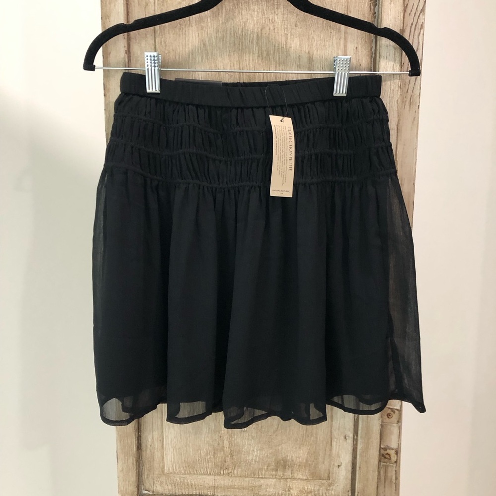 NWT! Super Cute! Banana Republic Smocked Waist Short Skirt